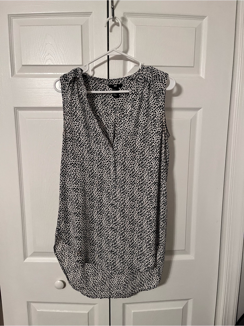H&M Black & White Sleeveless V-Neck Camisole